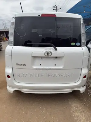Toyota Sienta 1.5 FWD 2014 White