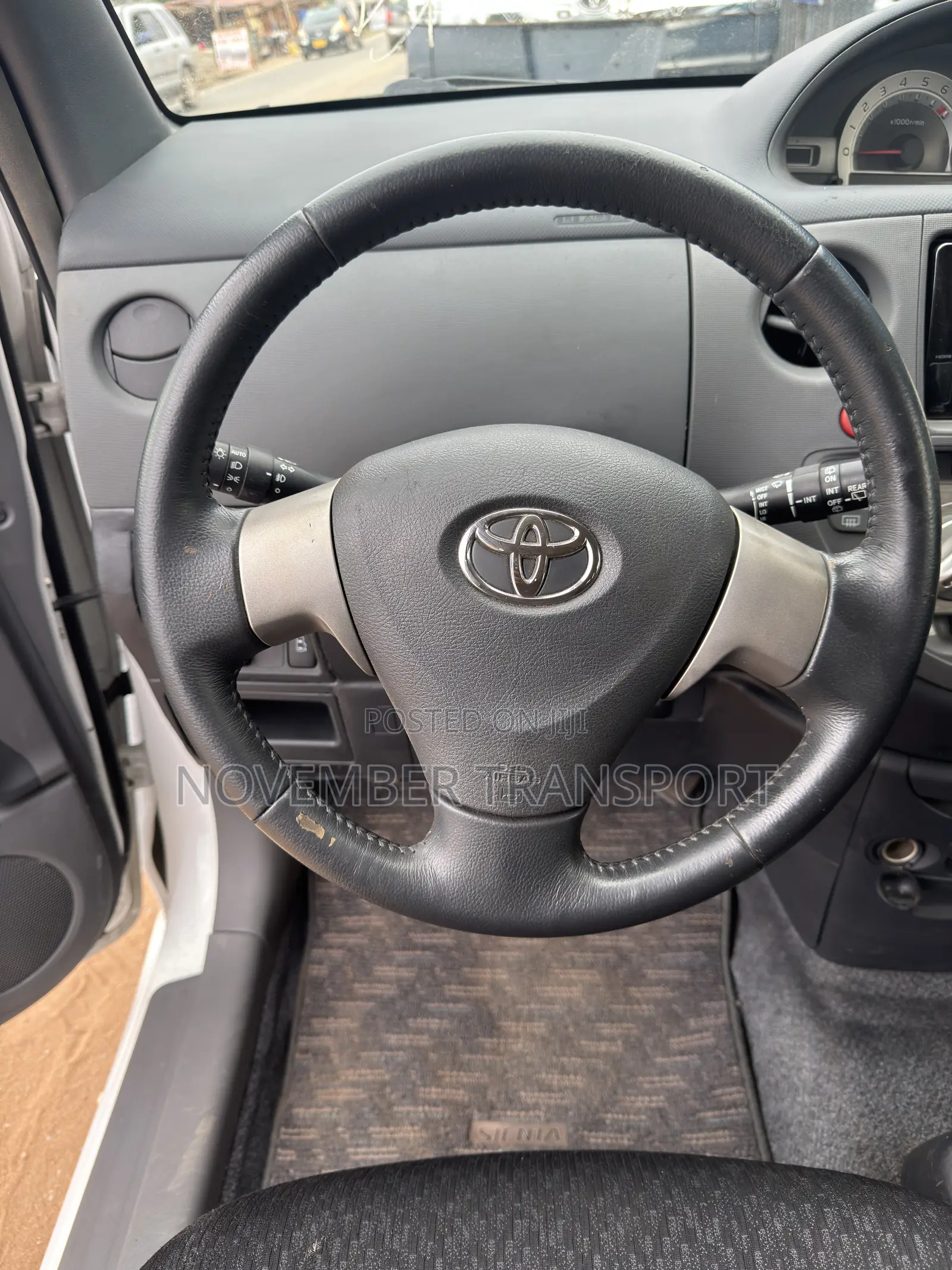 Toyota Sienta 1.5 FWD 2014 White