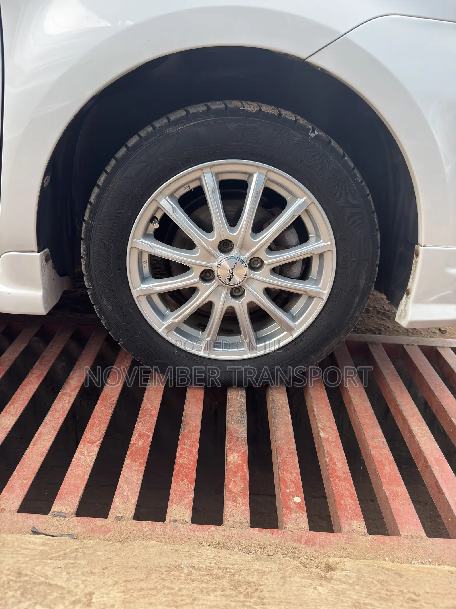 Toyota Sienta 1.5 FWD 2014 White