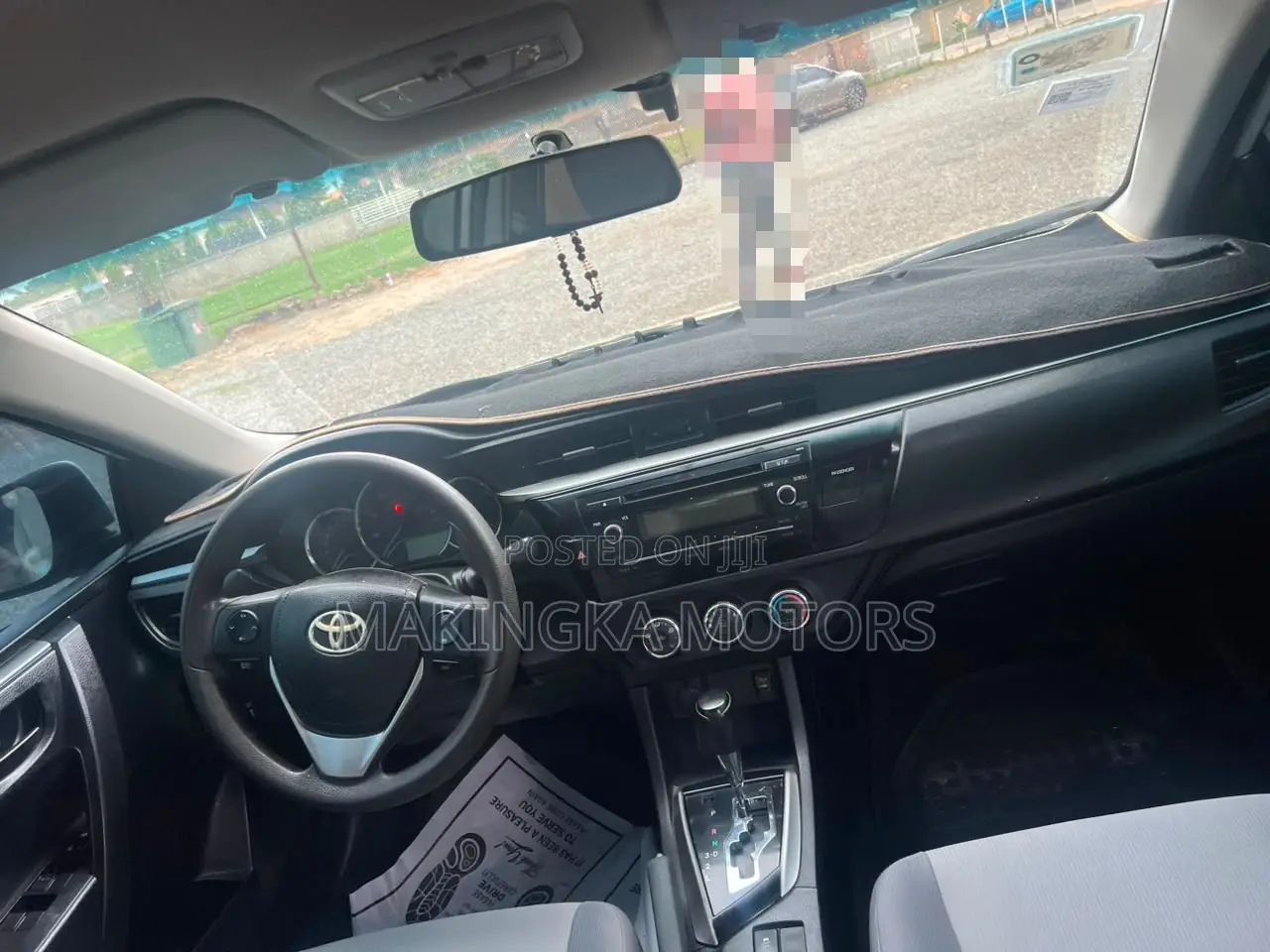 Toyota Corolla LE Premium 4dr Sedan (1.8L 4cyl CVT) 2015 White
