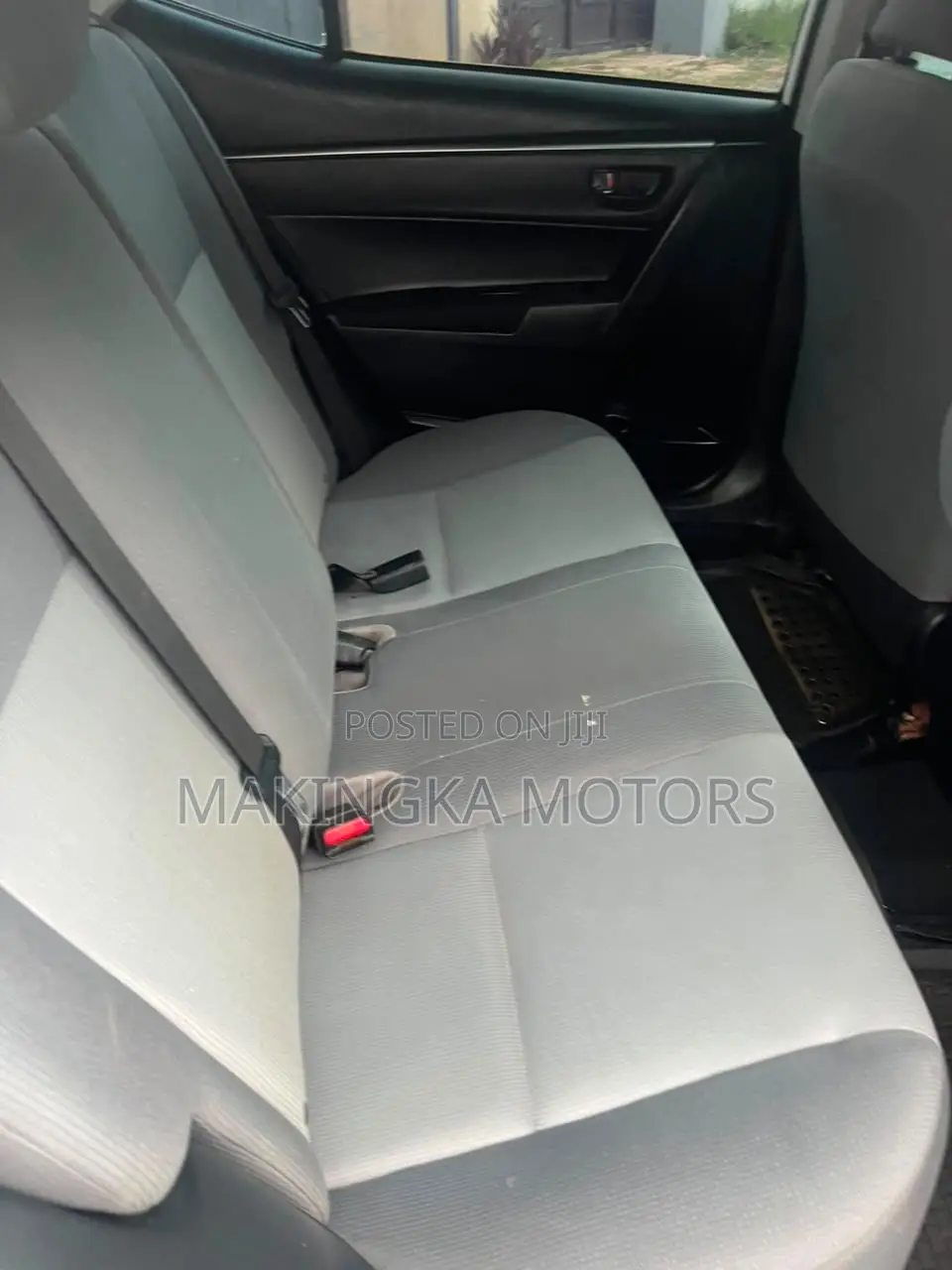 Toyota Corolla LE Premium 4dr Sedan (1.8L 4cyl CVT) 2015 White