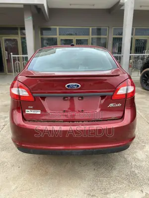 Ford Fiesta SE Sedan 2013 Red