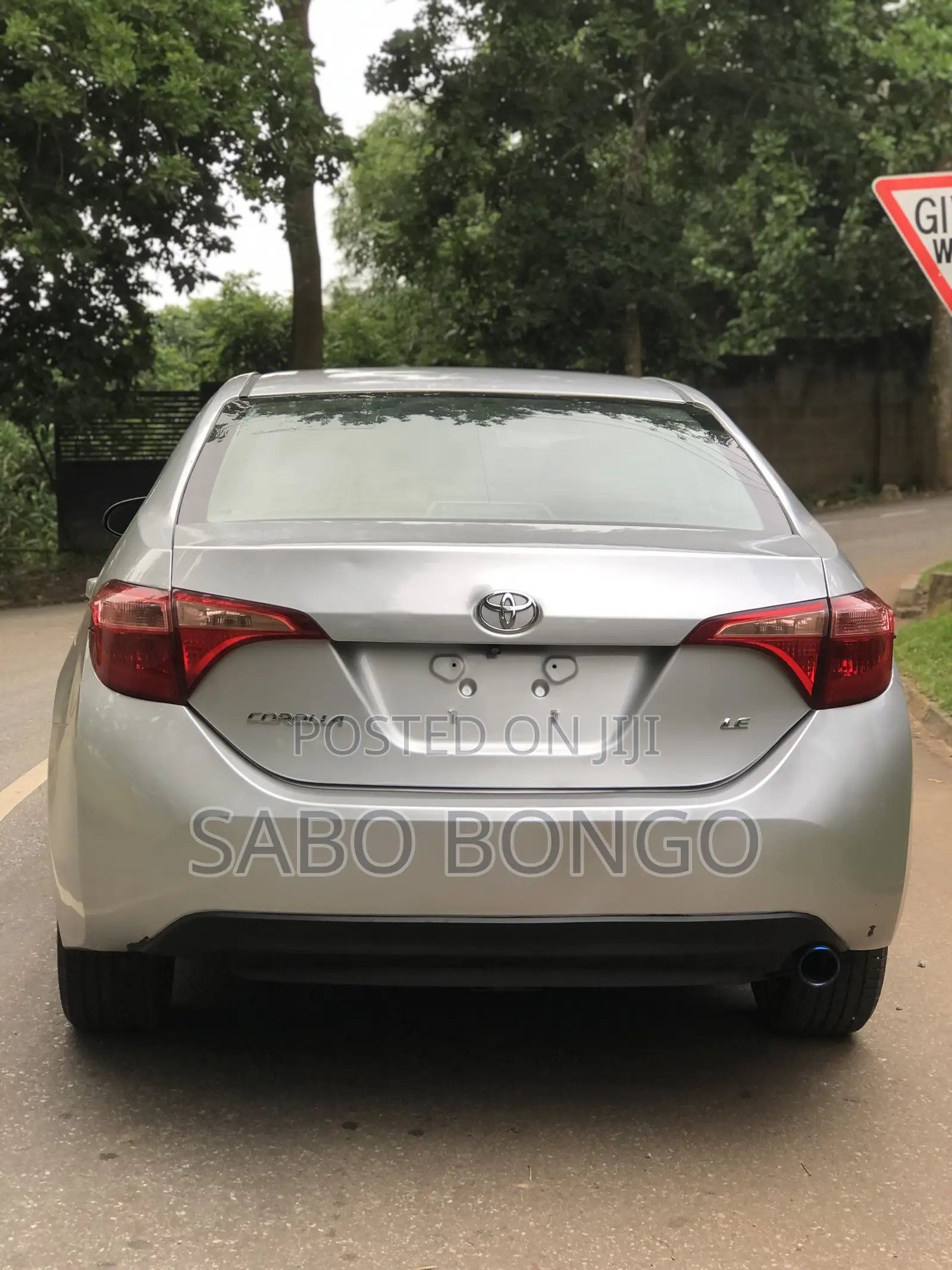 Toyota Corolla LE Eco (1.8L 4cyl 2A) 2018 Silver