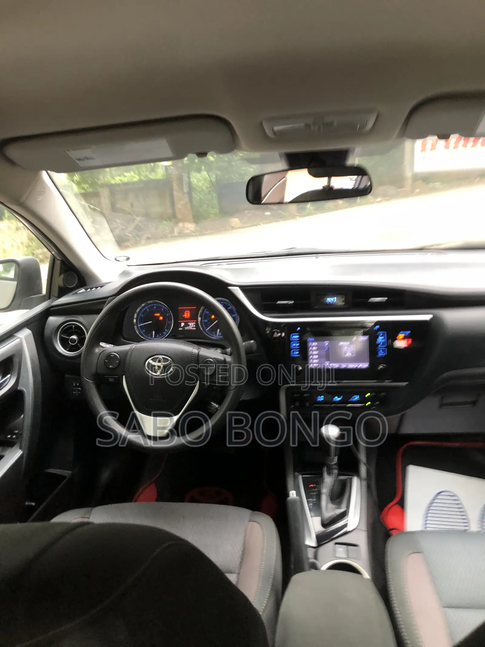 Toyota Corolla LE Eco (1.8L 4cyl 2A) 2018 Silver