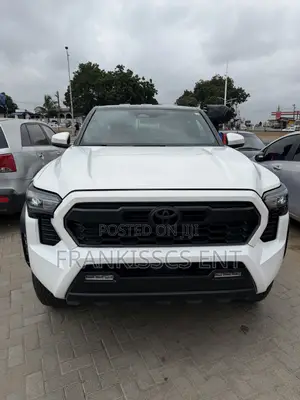 Toyota Tacoma 2024 White