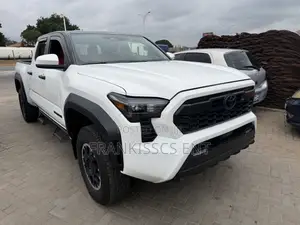 Toyota Tacoma 2024 White