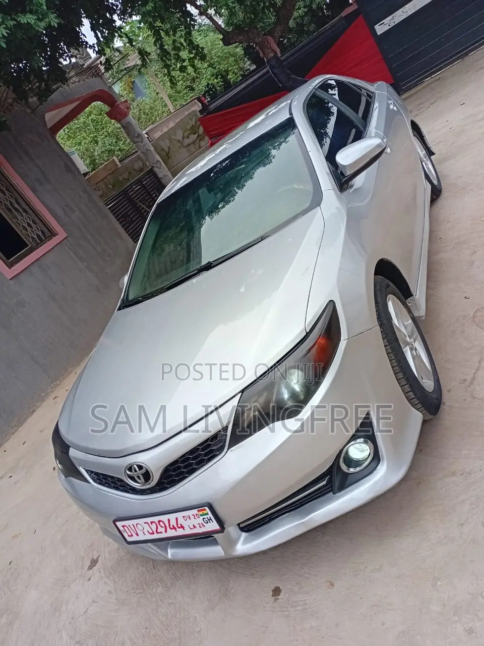 Toyota Camry LE 4dr Sedan (2.5L 4cyl 6A) 2013 Silver