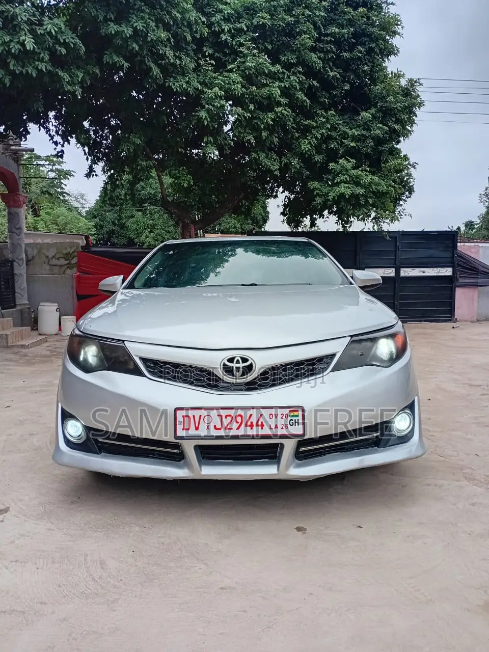 Toyota Camry LE 4dr Sedan (2.5L 4cyl 6A) 2013 Silver