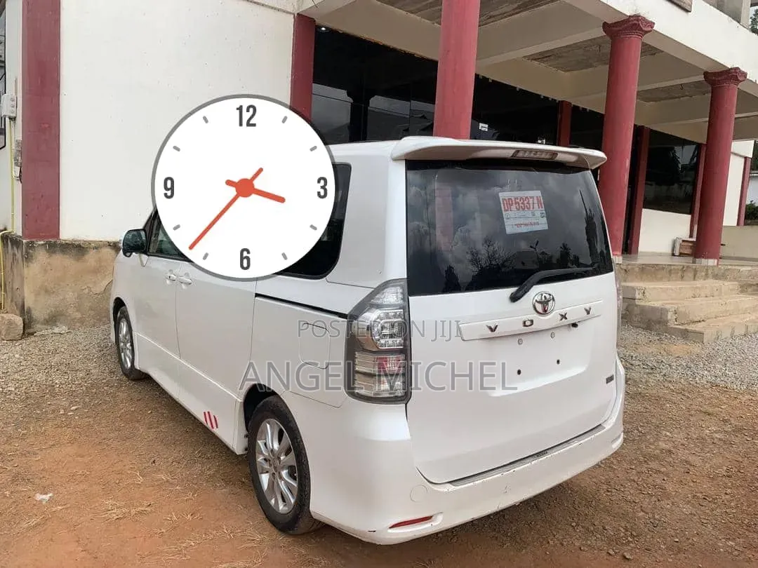 Toyota Voxy 2013 White