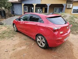 Hyundai Elantra SE 4dr Sedan (1.8L 4cyl 6A) 2014 Red