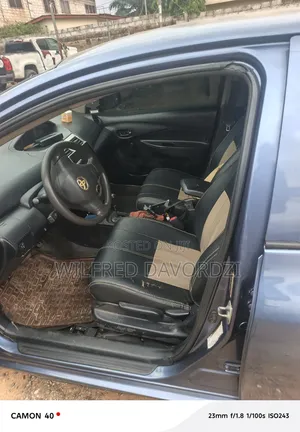 Toyota Yaris Base Sedan 4dr 2010 Blue