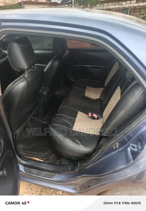 Toyota Yaris Base Sedan 4dr 2010 Blue