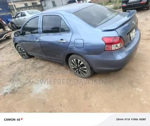 Toyota Yaris Base Sedan 4dr 2010 Blue