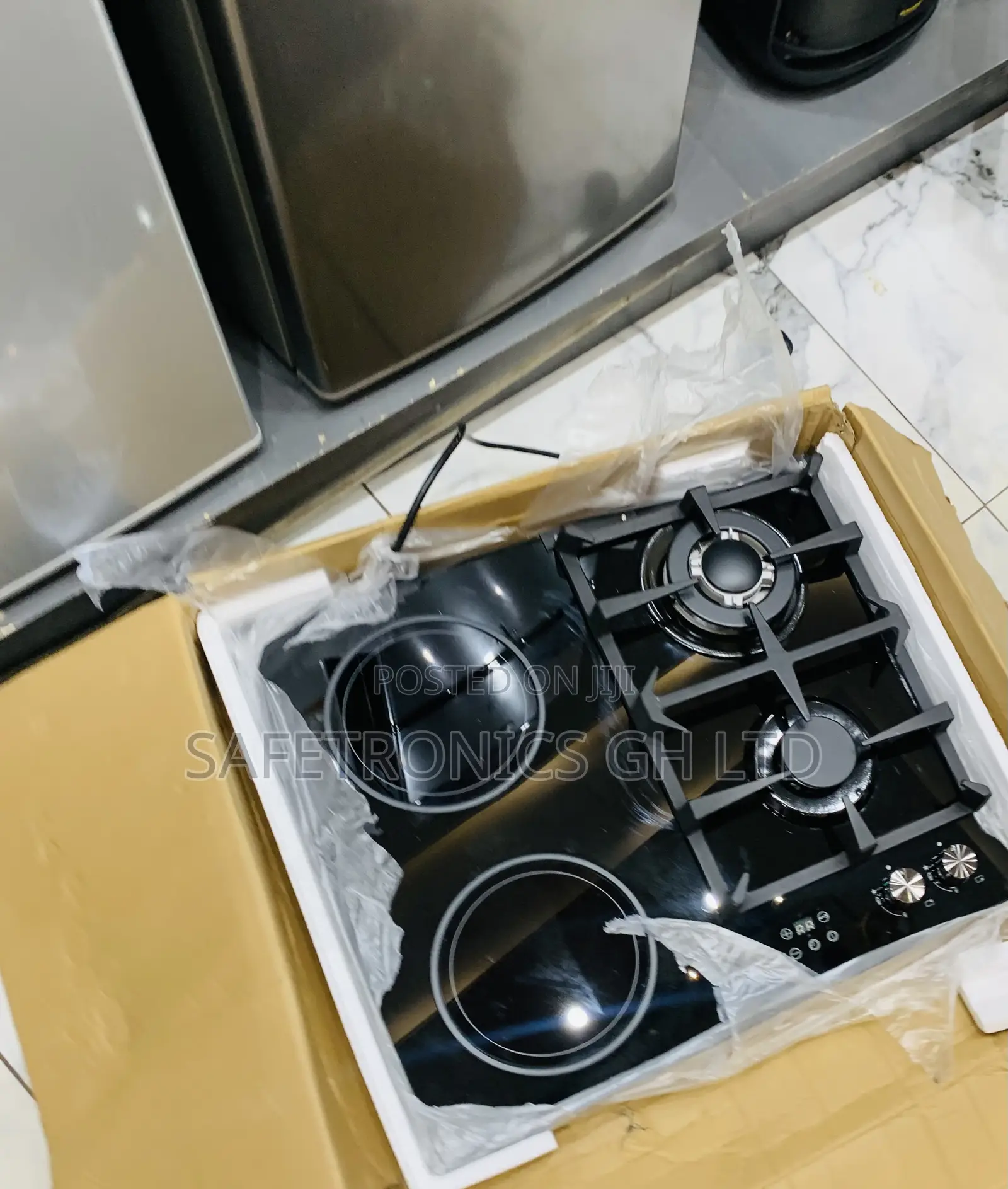 Quality Sleek Kenwood Black Glass 2 Gas Burners and 2 Electric Hob