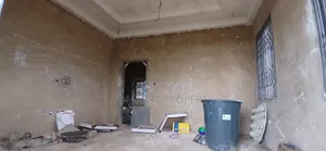 8bdrm Apartment in Helping Hand, Akuapim North for sale