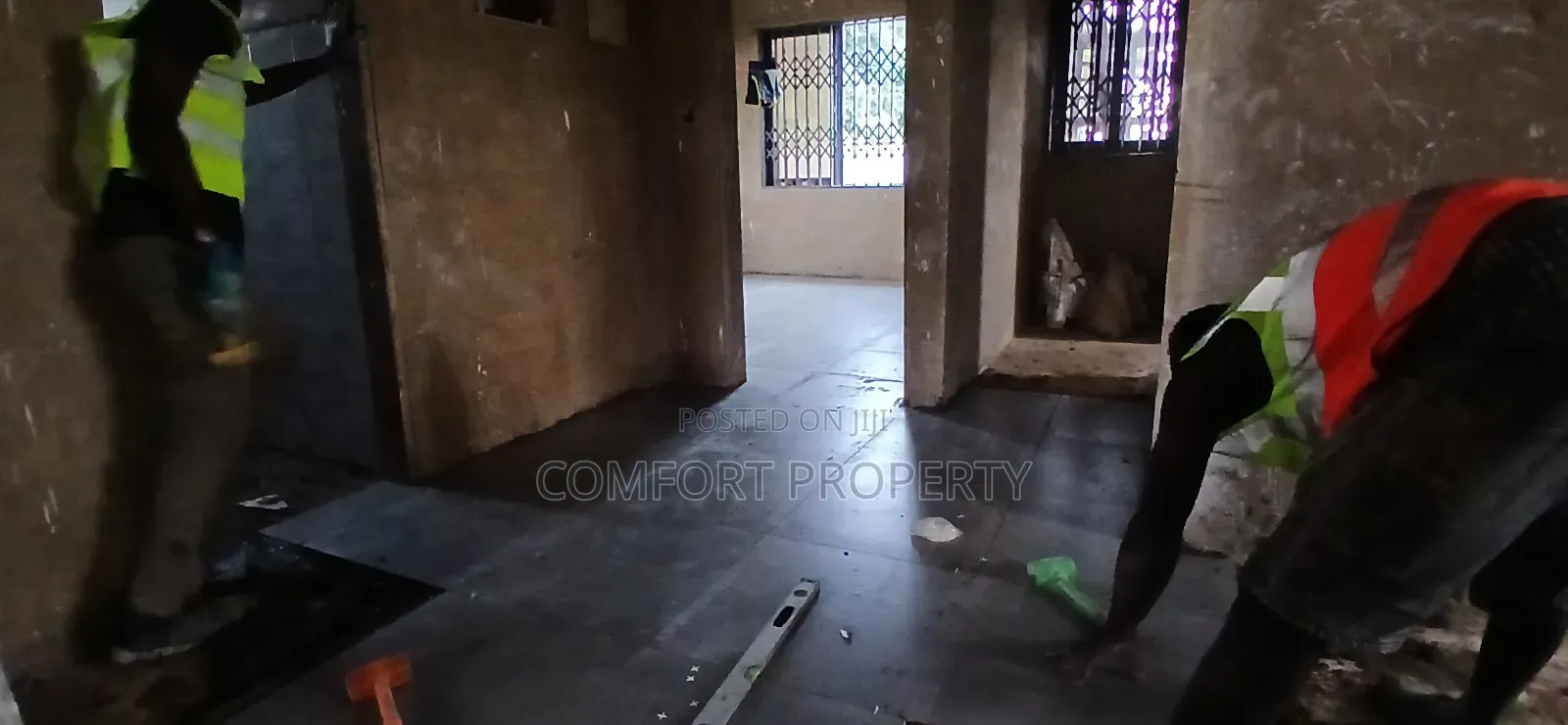 8bdrm Apartment in Helping Hand, Akuapim North for sale