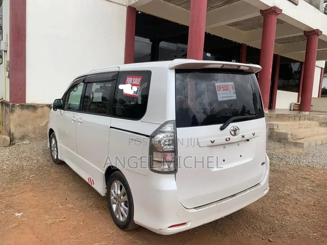 Toyota Voxy 2013 White