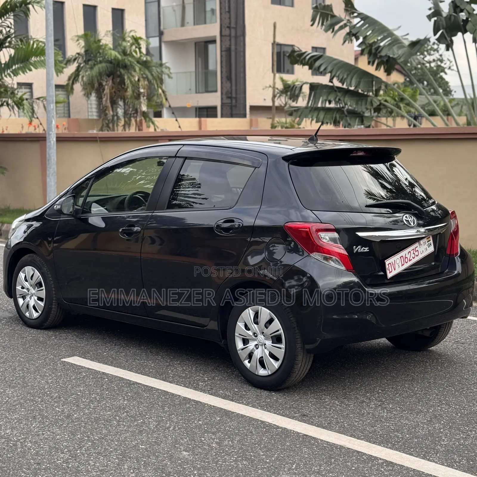 Toyota Vitz 1.3 AWD 5dr 2015 Black