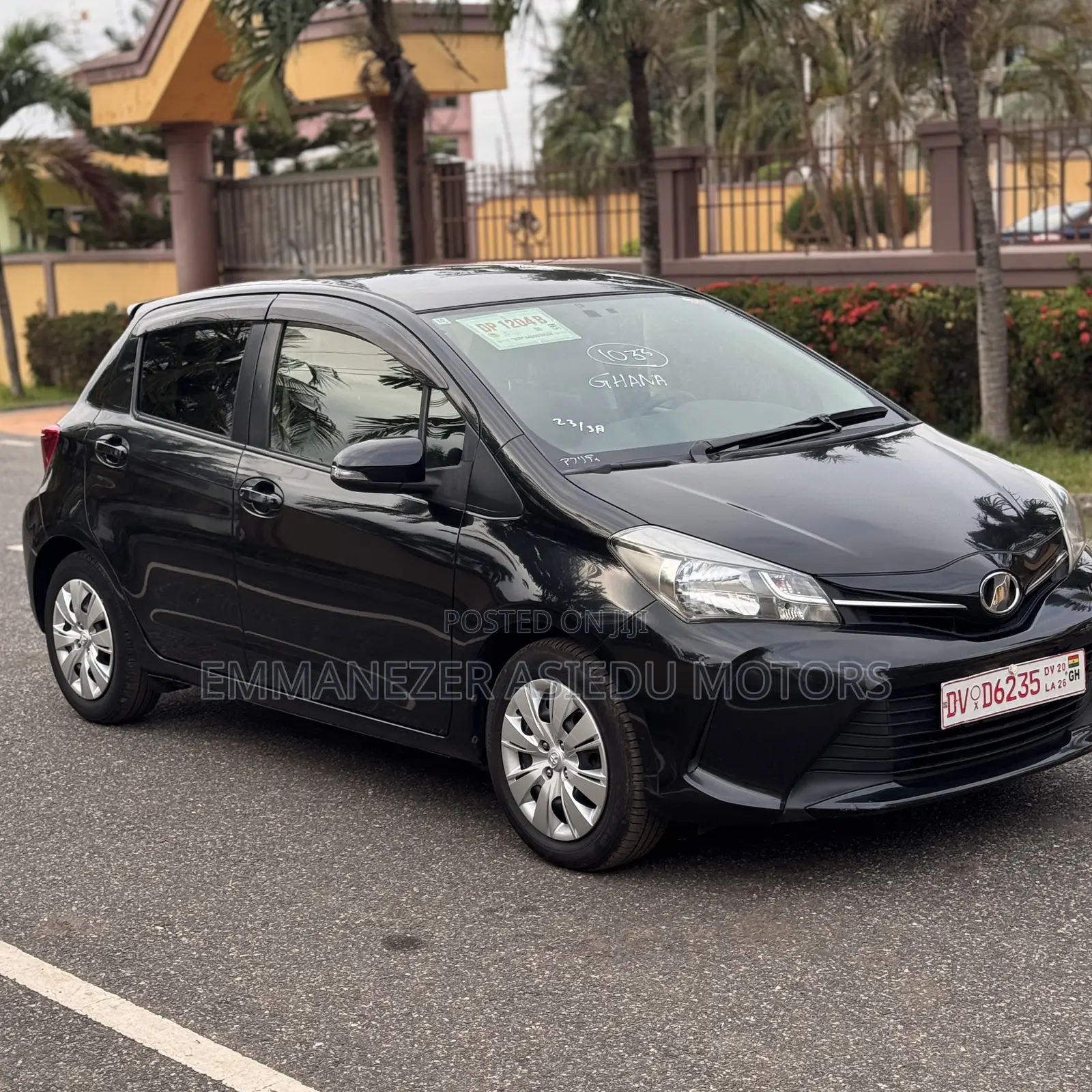 Toyota Vitz 1.3 AWD 5dr 2015 Black