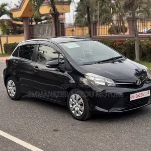 Toyota Vitz 1.3 AWD 5dr 2015 Black