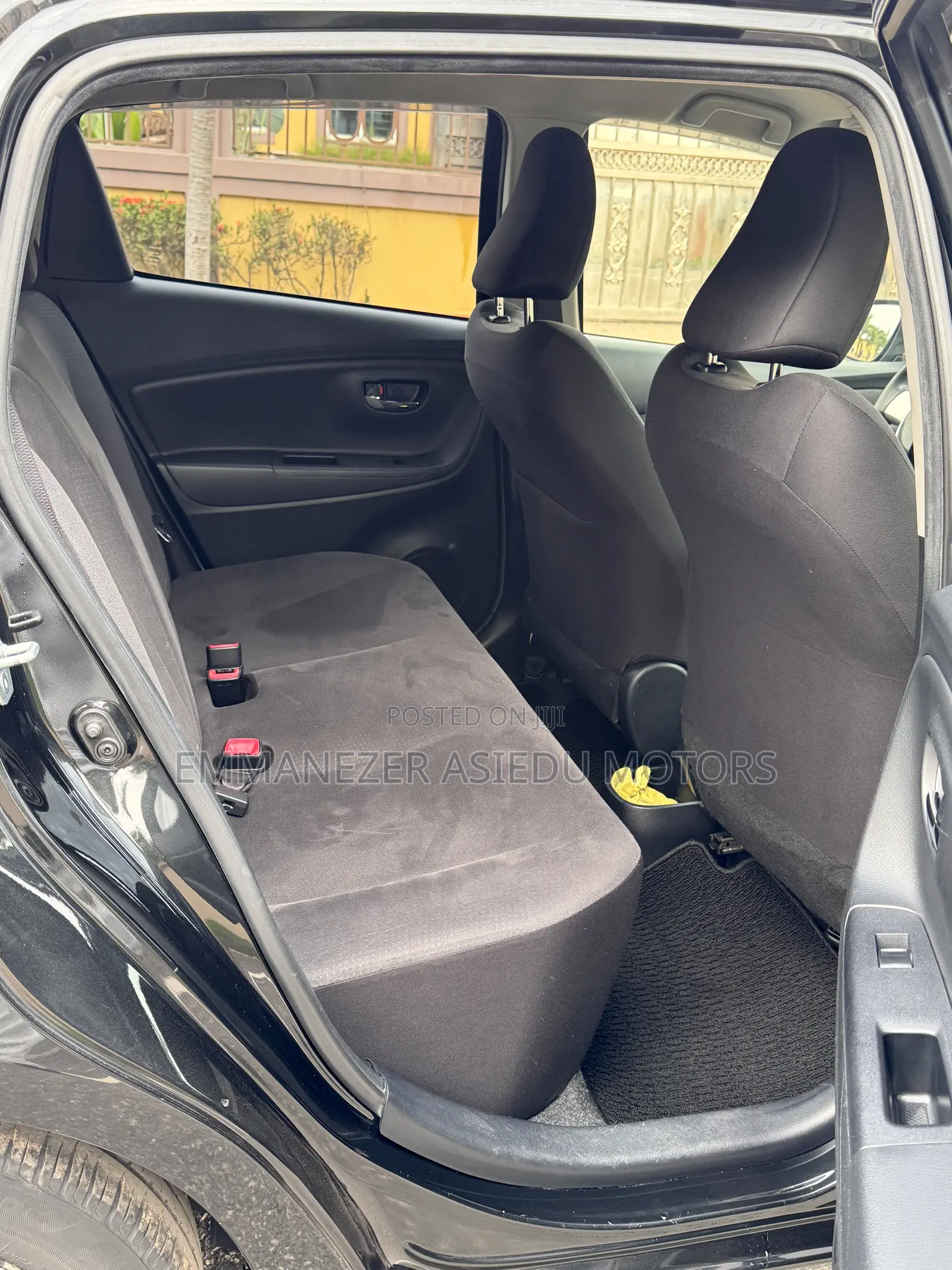 Toyota Vitz 1.3 AWD 5dr 2015 Black