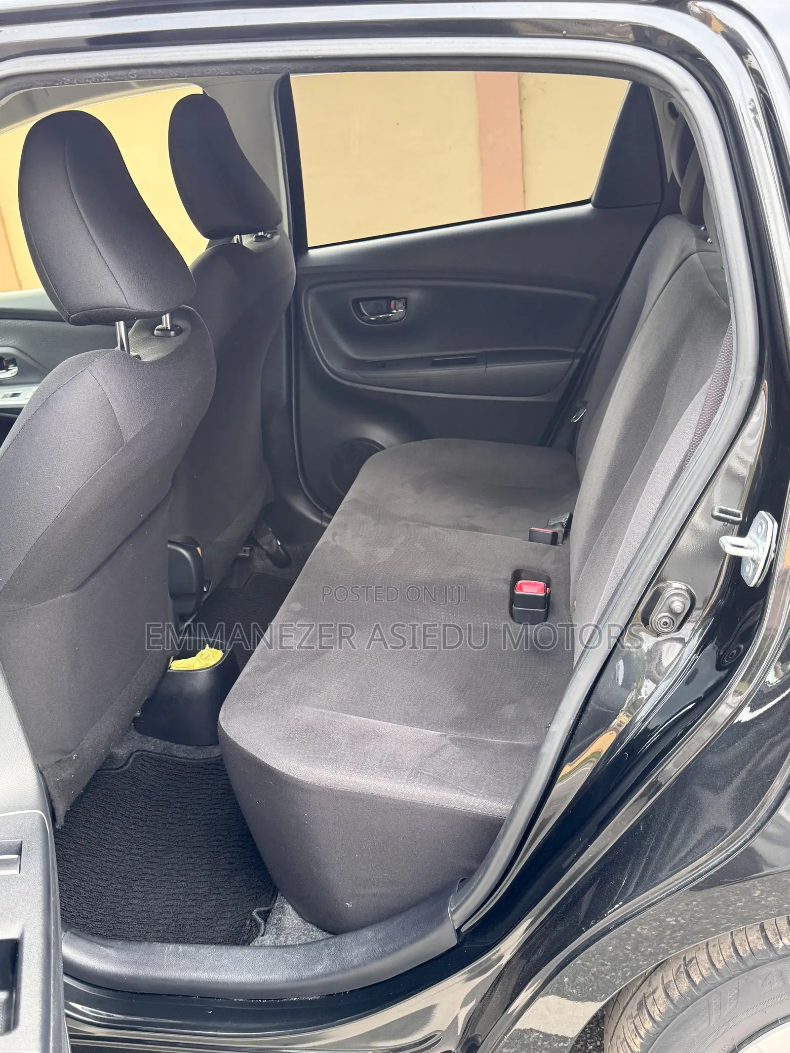 Toyota Vitz 1.3 AWD 5dr 2015 Black