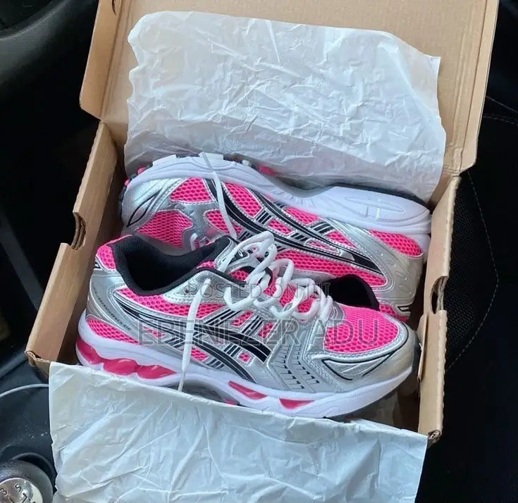 New Balance Classic Kicks – Modern Style, Maximum Comfort