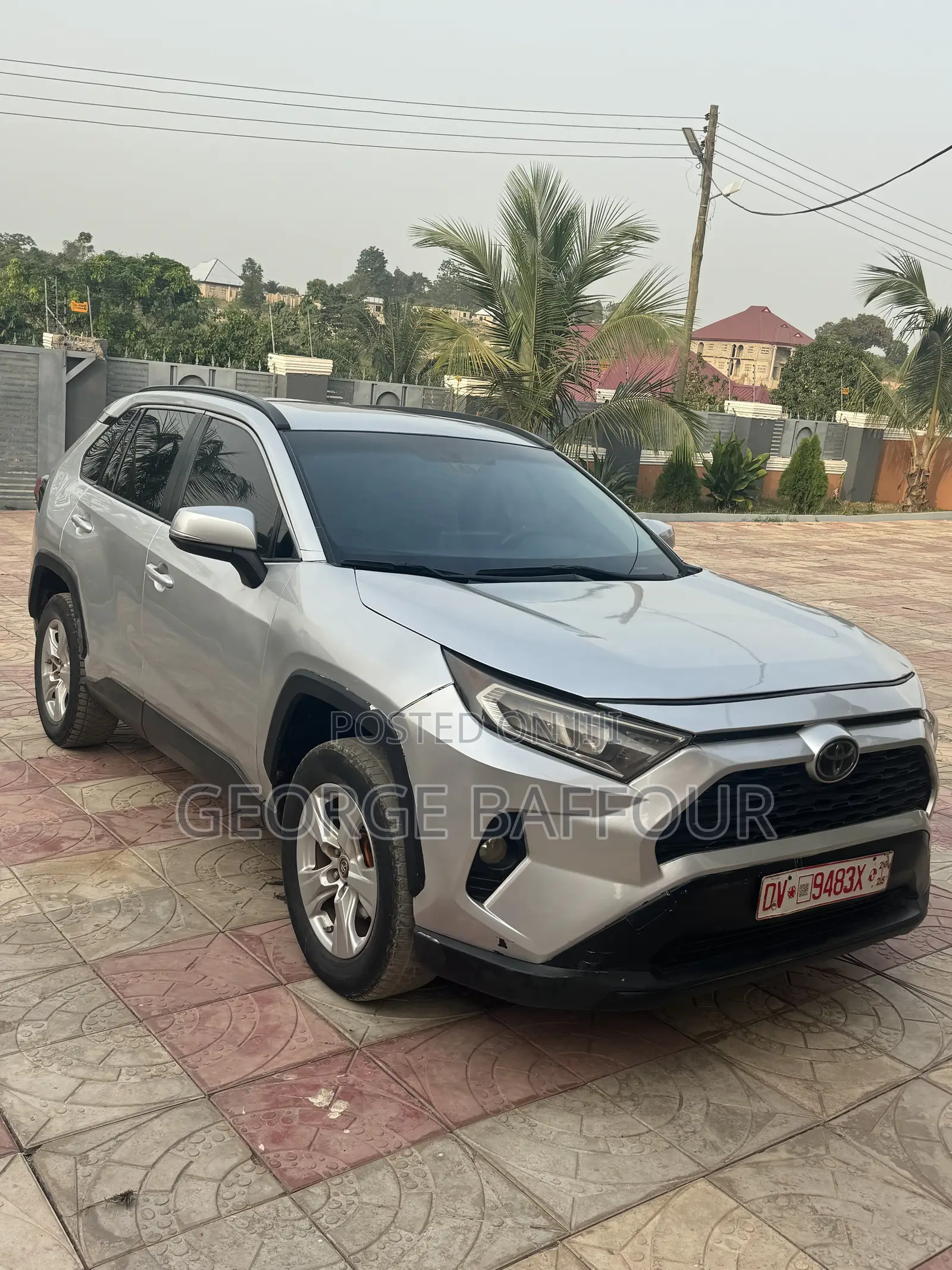 Toyota RAV4 XLE AWD 2019 Silver