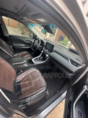 Toyota RAV4 XLE AWD 2019 Silver