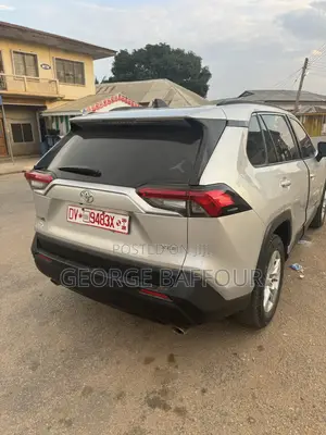 Toyota RAV4 XLE AWD 2019 Silver