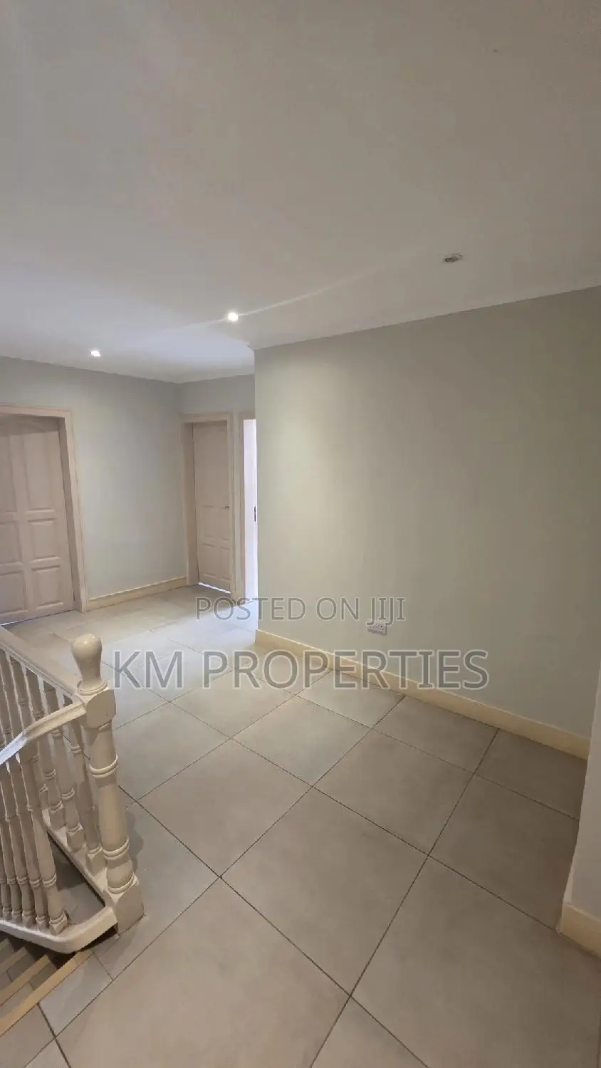 3bdrm Duplex in Nthc Estates, East Legon for rent