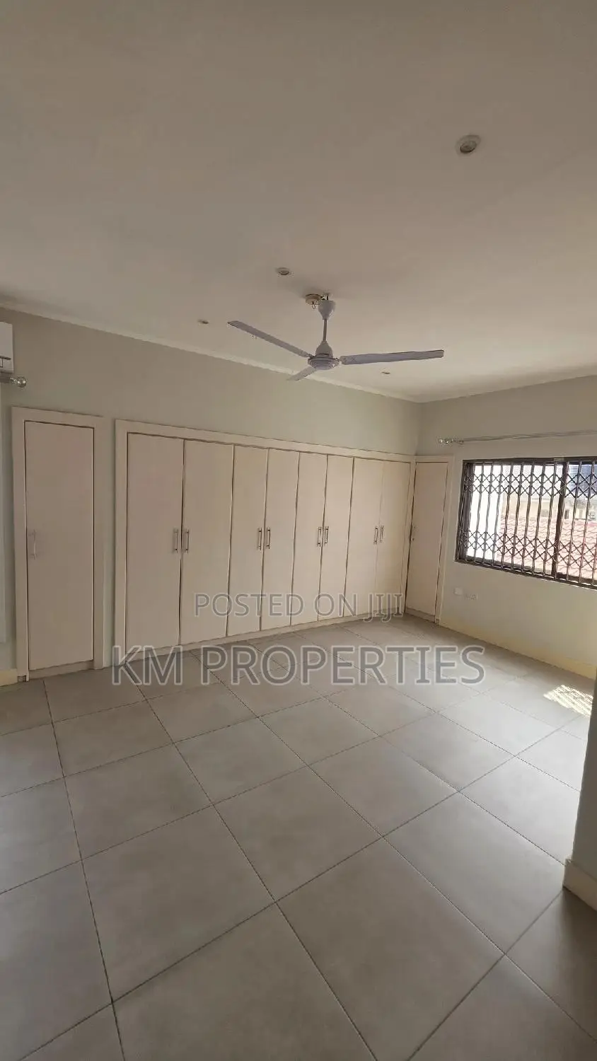 3bdrm Duplex in Nthc Estates, East Legon for rent