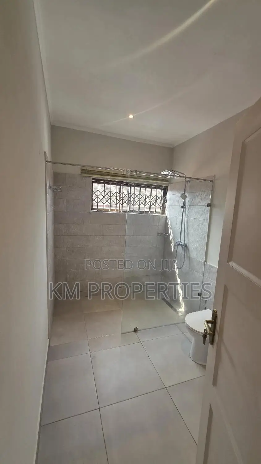 3bdrm Duplex in Nthc Estates, East Legon for rent