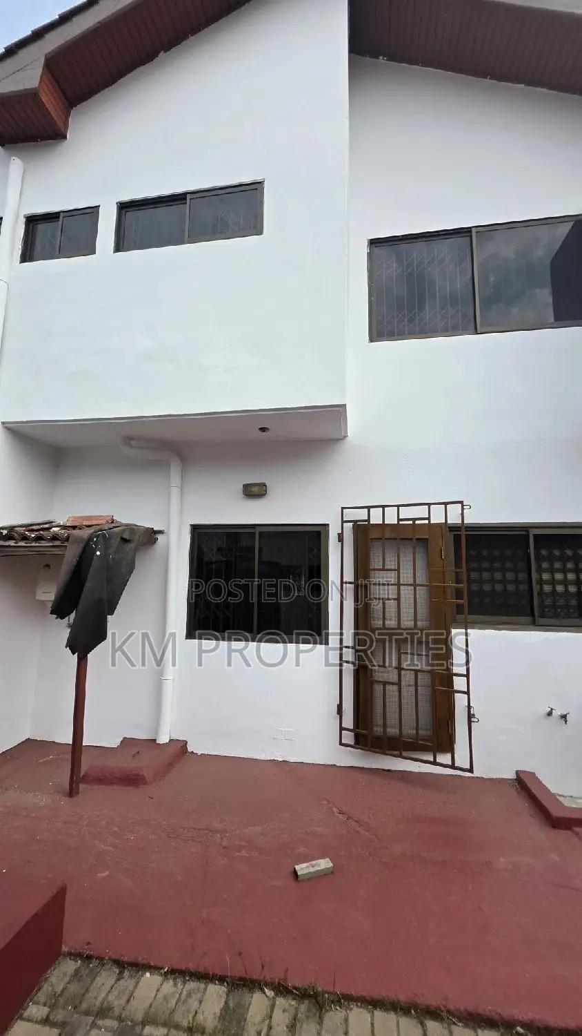 3bdrm Duplex in Nthc Estates, East Legon for rent
