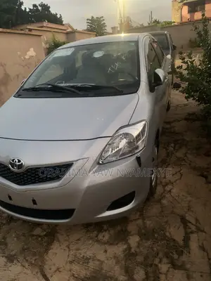 Toyota Belta 2010 Silver