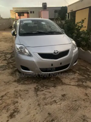 Toyota Belta 2010 Silver