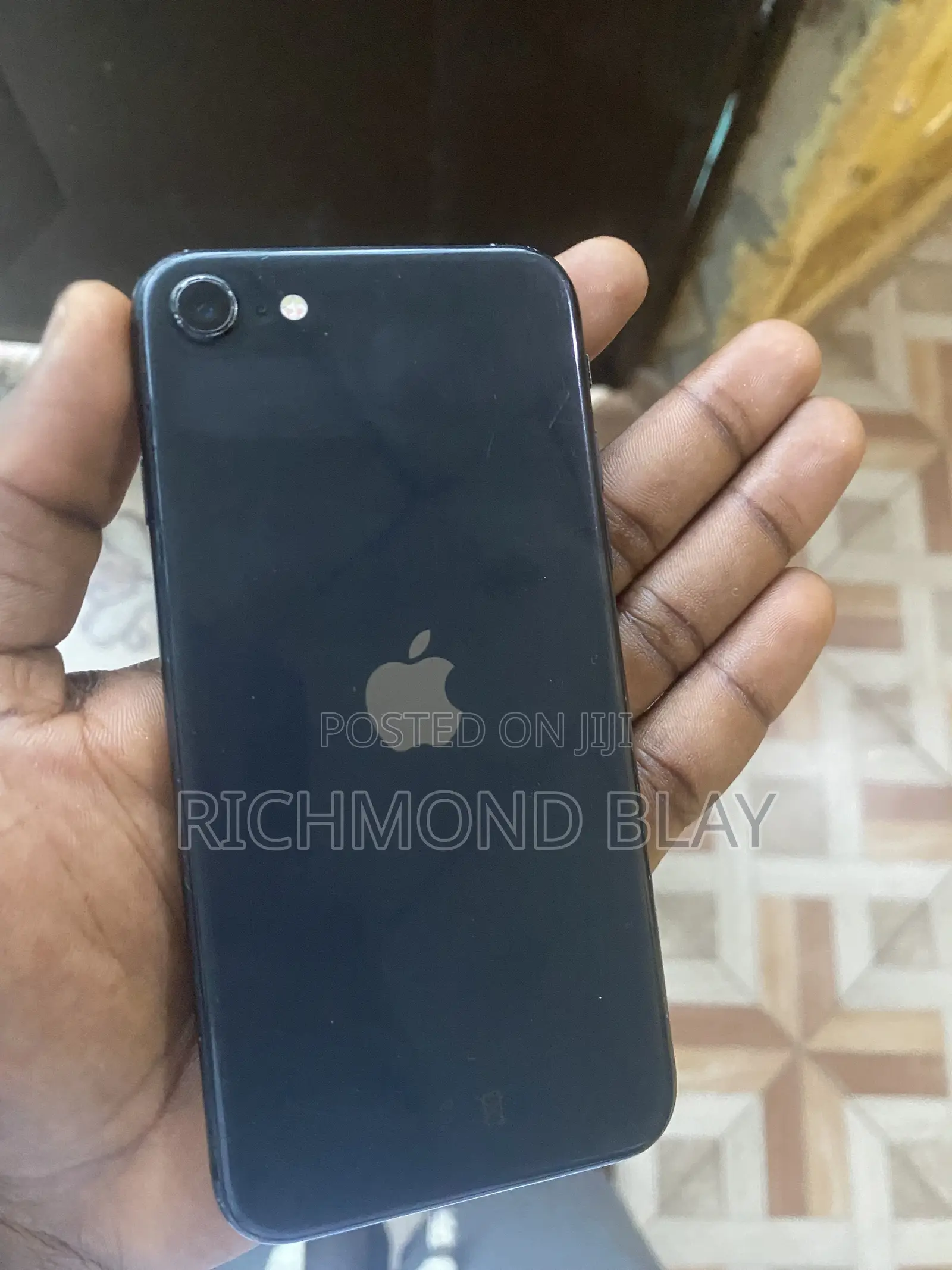 Apple iPhone SE (2020) 64 GB Black