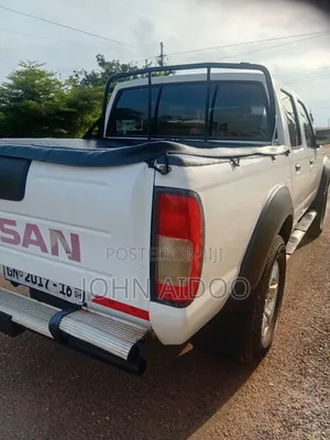 Nissan Hardbody 2016 White