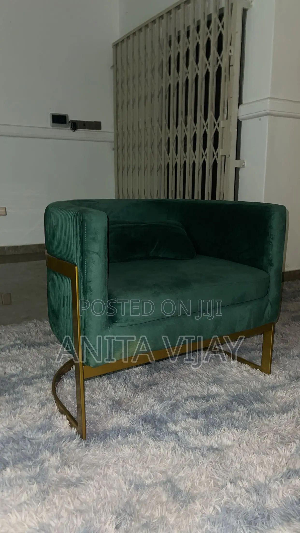 Luxury Emerald Green Velvet Accent Chair With Gold Side Table