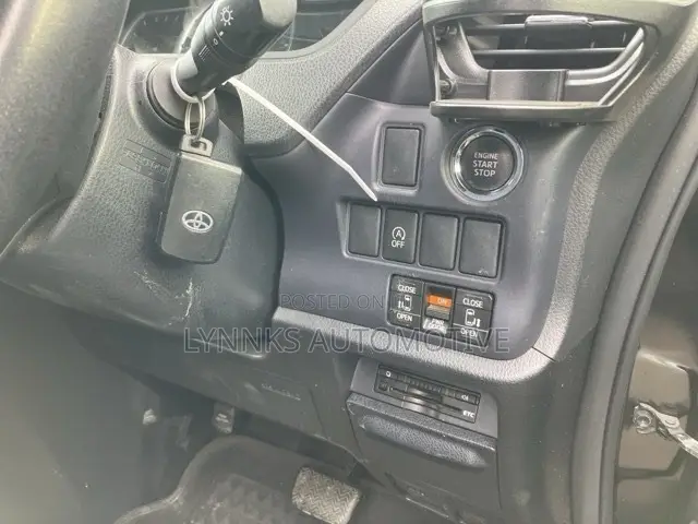 Toyota Voxy X 4WD 7-Seater 2015 Blue