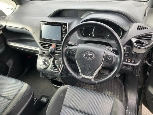 Toyota Voxy X 4WD 7-Seater 2015 Blue