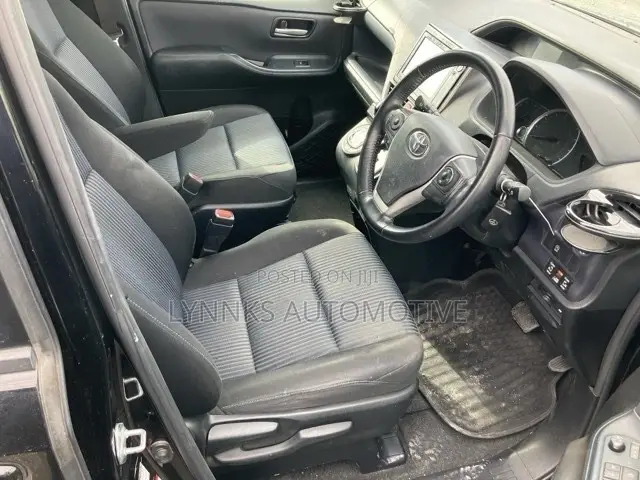 Toyota Voxy X 4WD 7-Seater 2015 Blue