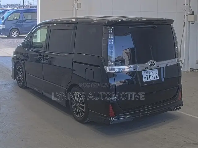 Toyota Voxy X 4WD 7-Seater 2015 Blue