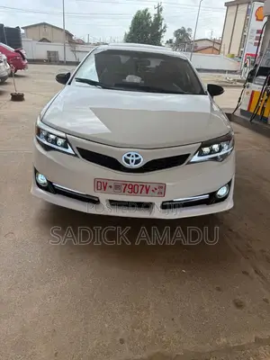 Toyota Camry SE 4dr Sedan (2.5L 4cyl 6A) 2014 White
