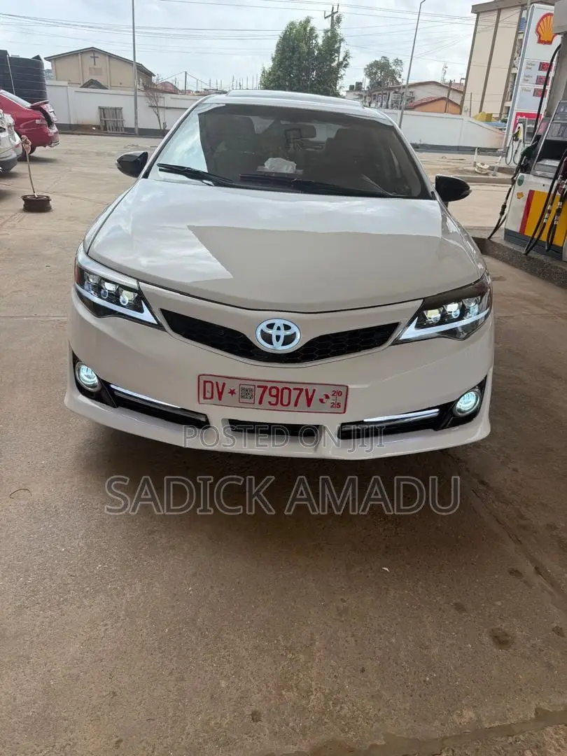 Toyota Camry SE 4dr Sedan (2.5L 4cyl 6A) 2014 White