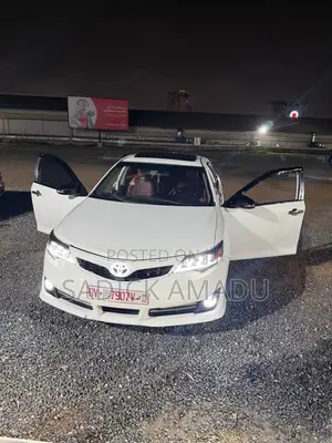 Toyota Camry SE 4dr Sedan (2.5L 4cyl 6A) 2014 White