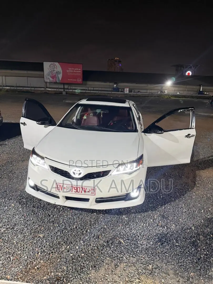 Toyota Camry SE 4dr Sedan (2.5L 4cyl 6A) 2014 White