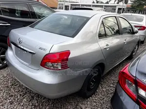 Toyota Yaris Base Sedan 4dr 2011 Silver