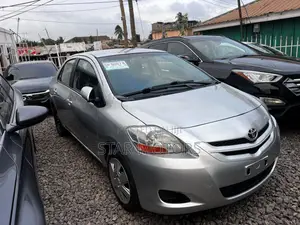 Toyota Yaris Base Sedan 4dr 2011 Silver