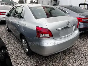 Toyota Yaris Base Sedan 4dr 2011 Silver